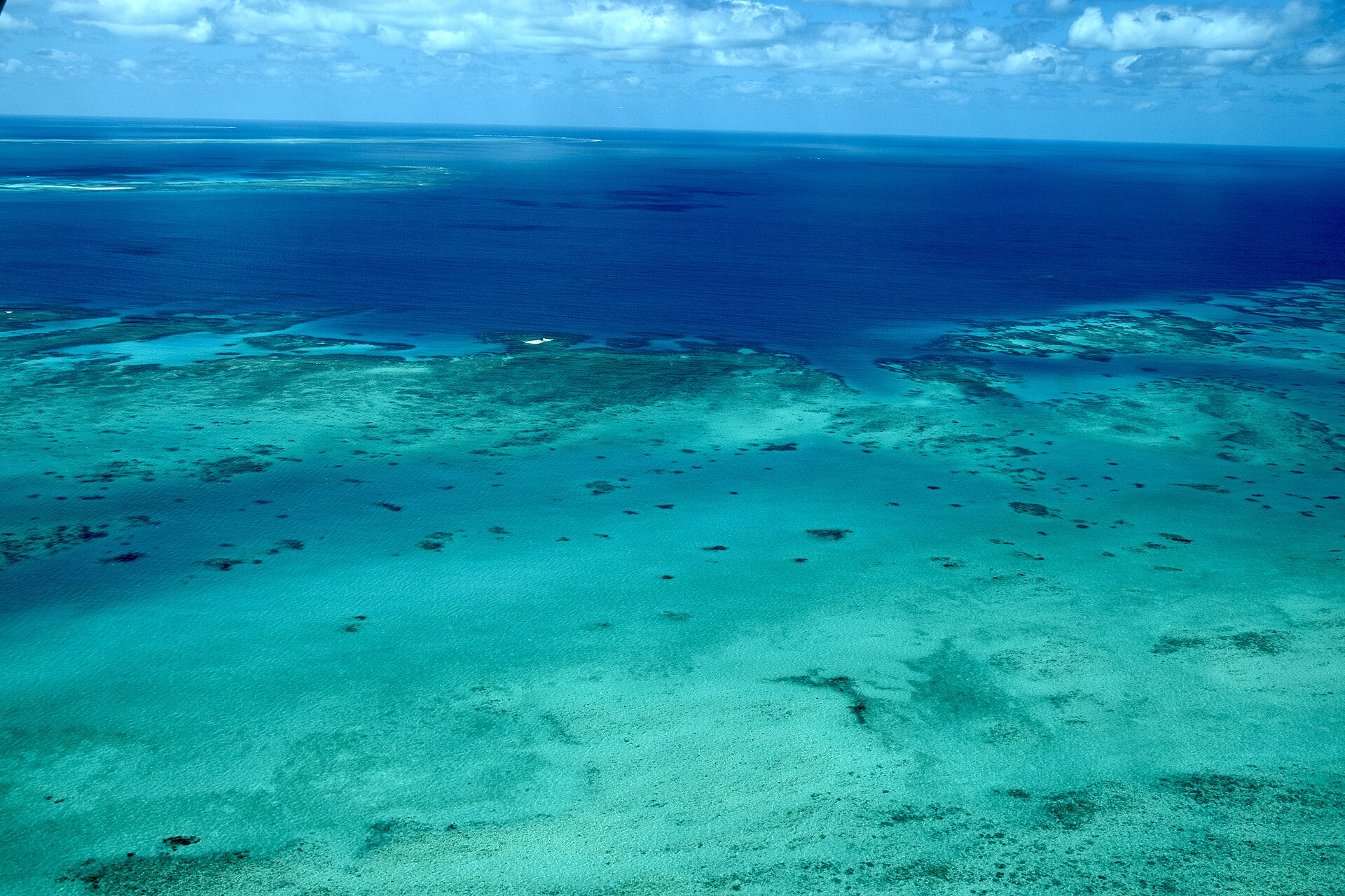 Sleep in the tropics: how temperature, light and noise affect your sleep quality